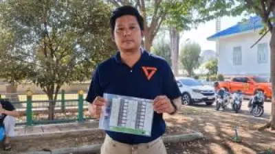 อุบัติเหตุรถบรรทุกพลิกคว่ำบนทางด่วนศรีรัช ส่งผลให้การจราจรติดขัดหนัก