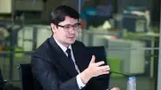 “รังสิมันต์ โรม” ตั้งคำถามคดีเบน สมิธ หลังออกหมายจับ พร้อมชี้คดี Huione Pay ยังไม่คืบหน้า