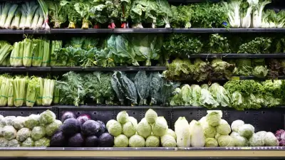 อัปเดตราคาผักล่าสุด 15 เมษายน 2569 จากตลาดสี่มุมเมือง ต้นหอม-ผักชี คงที่