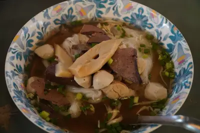 ข้าวปุ้นน้ำแจ่วท่าบ่อ ตำนานความอร่อยกว่า 40 ปี จากเวียงจันทน์สู่หนองคาย