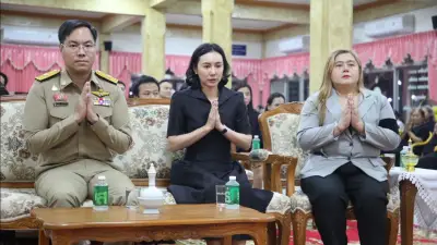 รมช.ศธ.มอบทุนบุตรเหยื่อกราดยิงอยุธยาเรียนจบ ม.6