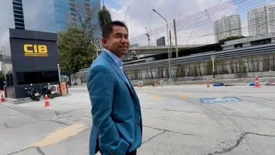 “บิ๊กโจ๊ก” เข้าพบกองปราบฯ รับทราบข้อหาคดีทำร้ายอดีตลูกน้อง