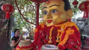 สาวปทุมธานีแก้บนกุมารทองเจ้าสัวเฮง หลังดวงเฮงถูกรางวัล 10 ครั้งติด