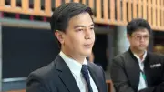 ไอติม ชวนเพื่อนฝ่ายค้านลงชื่อสอบ ป.ป.ช. คดีศักดิ์สยามซุกหุ้น
