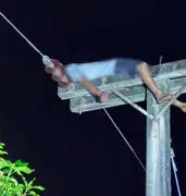 สลด! หนุ่มขี่จยย.กลับบ้าน ถูกเสาไฟฟ้าล้มทับดับคาที่ จ.ชลบุรี