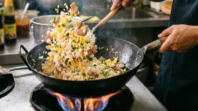สูตรลับข้าวผัดไข่ใส่หมู ร่วนซุย หอมกลิ่นคั่วกระทะ
