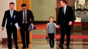 ลิล เอ็กซ์ ลูกชายอีลอน มัสก์ สะพายกระเป๋าหัวเสือ ทำยอดขายพุ่ง 10 เท่า
