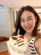 นาเดีย โสณกุล อายุ 48 ปี ยังสวยเป๊ะ ฉลองวันเกิดอบอุ่นพร้อมครอบครัว