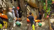 เร่งช่วย 7 ชีวิตติดถ้ำลาวเกือบสัปดาห์ น้ำท่วมปิดทางออก