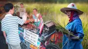 ค่าแรงไม่พอค่าข้าว! เก๋งชนปั๊มน้ำมัน เศรษฐกิจไทยวิกฤต