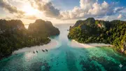 เที่ยวเกาะรอกช่วงสุดท้ายก่อนปิดซีซั่น สัมผัสราชินีแห่งอันดามัน