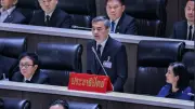 อภิสิทธิ์ฉะรัฐบาลเลือกปฏิบัติ อุ้มกฎหมายพวกพ้องทิ้งร่างประชาชน