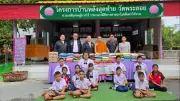 วราวุธ กราบเจ้าอาวาสวัดพระลอย หนุนโครงการบ้านหลังสุดท้ายช่วยผู้ยากไร้