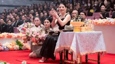 พระบาทสมเด็จพระเจ้าอยู่หัว ทรงเปิดประชุมสภาผู้แทนราษฎรครั้งแรก