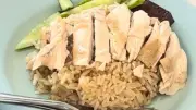 ตามรอยตำนาน 30 ปี ข้าวมันไก่ไหหลำ หน้าโรงเรียนราชวินิตบางแก้ว อร่อยคุ้ม ให้เยอะแบบไม่ทุบไก่