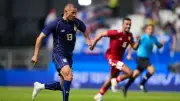 ทีมชาติไทยเปิดบ้านถล่มสิงคโปร์ 4-0 ศึกชิงแชมป์อาเซียน