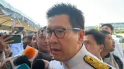 วิโรจน์ยื่นญัตติซักฟอก รมว.คลัง กรณีแบงก์ชาติปล่อยกู้แบงก์กรุงศรี