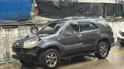 ป้าเมาสุราขับฟอร์จูนเนอร์ขโมยปลาเค็ม ตำรวจยิงยางสกัดจับ