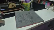ต่างชาติคลั่งตามหาสาวไม่เจอ สาดน้ำกรดใส่คนดูแลหอพักสาหัส