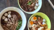 ชี้เป้าก๋วยเตี๋ยวโบราณป้าชโลม อุตรดิตถ์ ตำนานเตาถ่าน 45 ปี อร่อยไม่ต้องปรุง