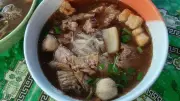 ก๋วยเตี๋ยวป้าเนตร สุรินทร์ หมูตุ๋นละลายในปาก ราคา 30 บาท อิ่มจุใจ