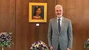 ทูตสวิสพาชมนิทรรศการภาพวาดเธโอ ไมเออร์ สายสัมพันธ์ไทย-สวิสผ่านผืนผ้าใบ