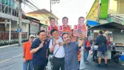 “เท้ง” บุก 3 ตลาดจตุจักรหาเสียง ชูกาบัตร 2 ใบหนุน “ดร.โจ” ชิงผู้ว่าฯ กทม.