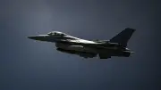 F-16 กรีซลงจอดกระแทกพื้นไฟลุกท่วมที่เกาะซาคินทอส ปิดรันเวย์